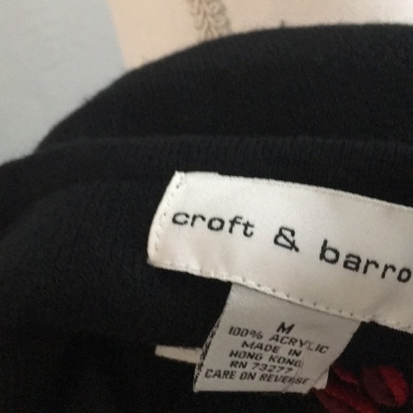 Croft & Barrrow Christmas vest. Size medium - Picture 4 of 8